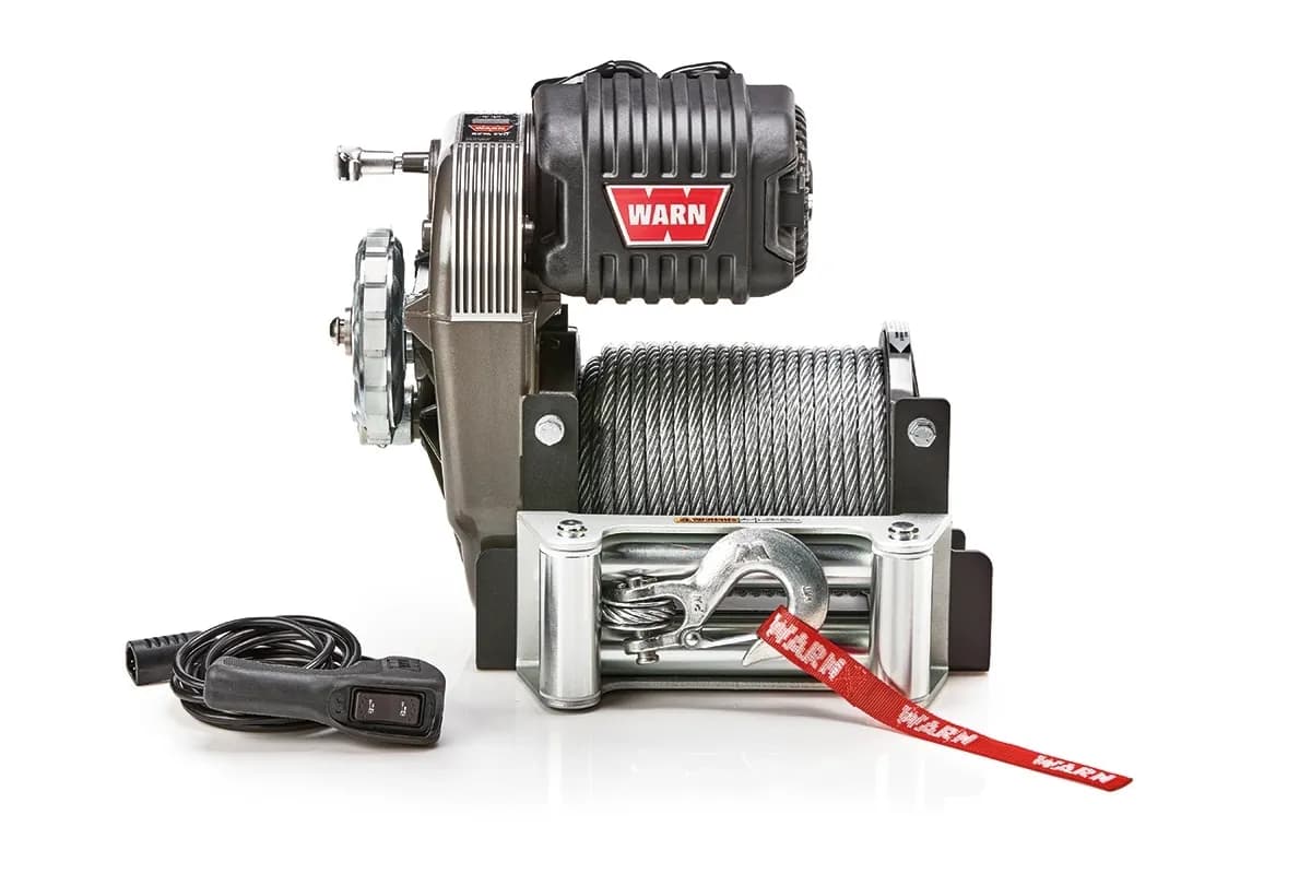 WARN - High-output 6HP motor for 10 000lb pulling capacity ; IP68 waterproof Albright electrical contactor ; 125ft of 3/8 diameter steel cable ; High-strengt