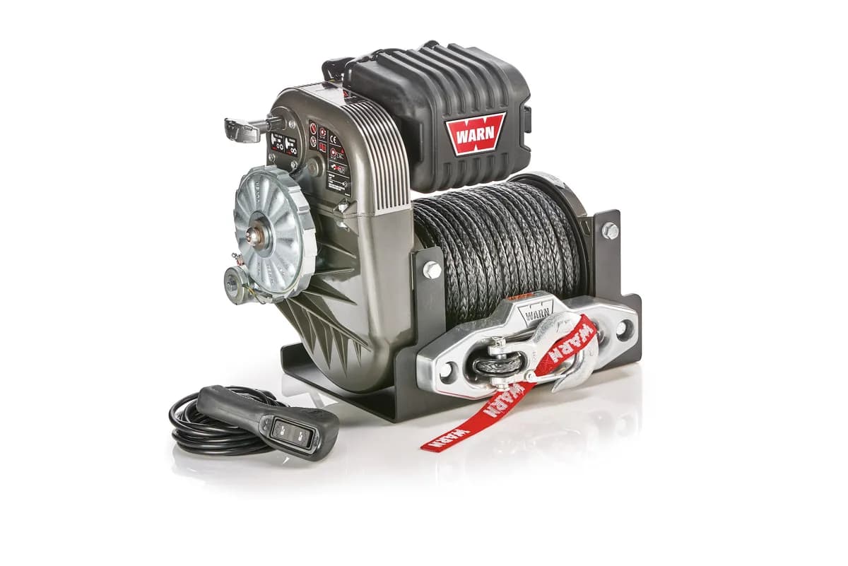 WARN - High-output 6HP motor for 10 000lb pulling capacity ; IP68 waterproof Albright electrical contactor ; 150ft of 3/8 diameter Spydura synthetic rope; Hi