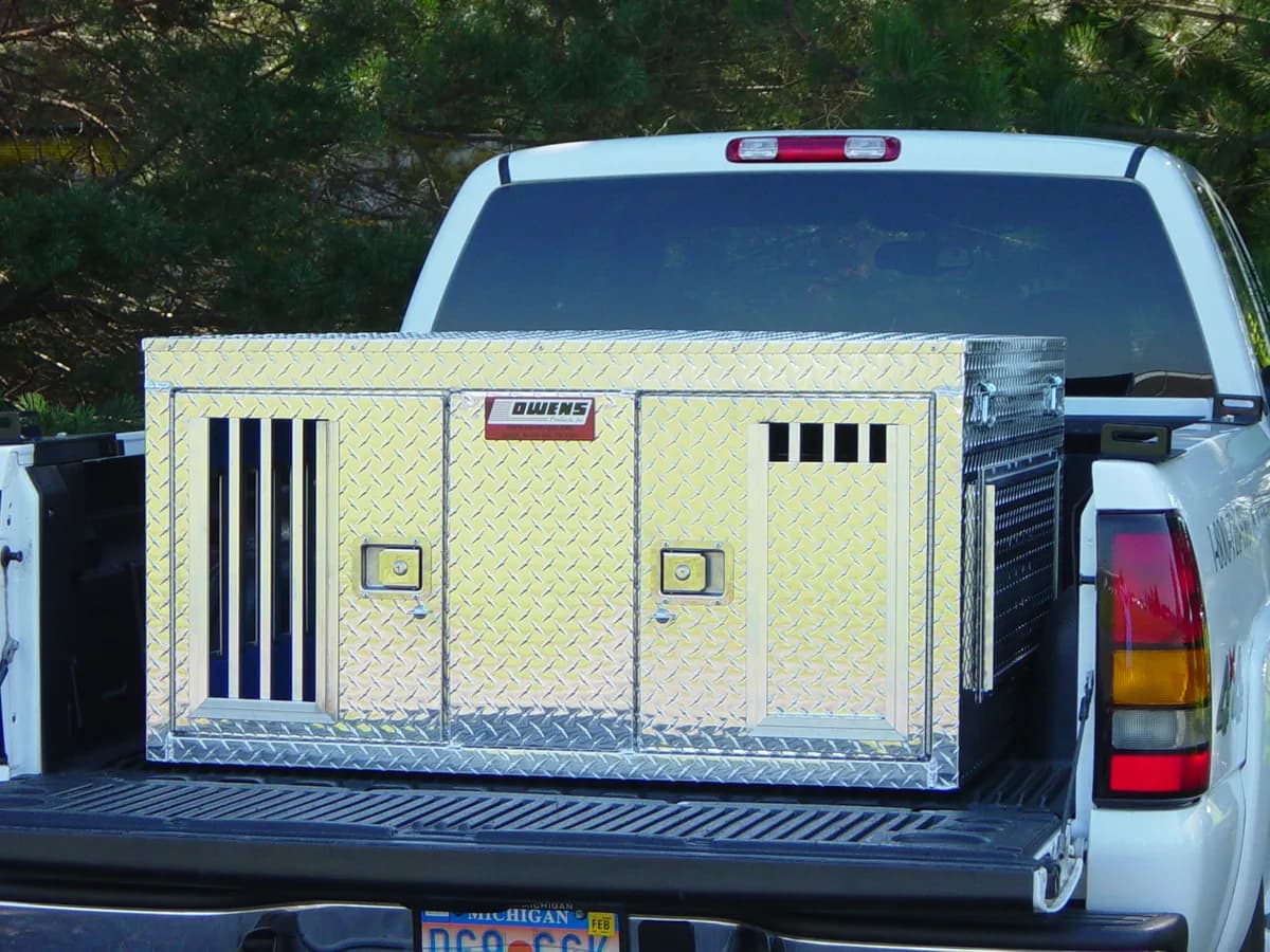 Dog Box Hunter Series Double Compartment / Tall / 48 W x 45 D x 25 H / All Seasons Vents / Diamond Tread Aluminum / Owens Products