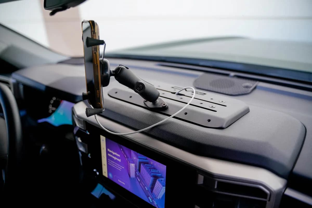 2022-2026 Toyota Tundra & 2023 Sequoia | Digital Device Dash Mount