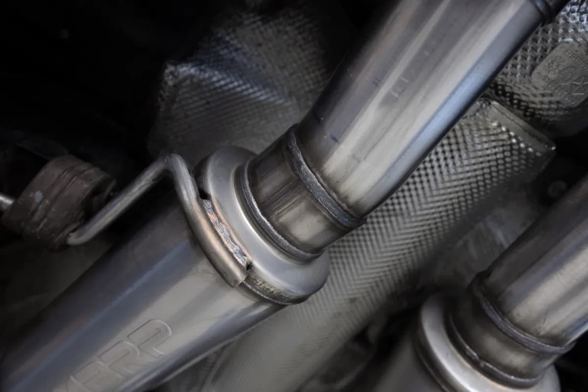 Armor Lite Cat Back Exhaust System; 3 in. Tubing; Dual Split Rear Exit; Aluminized Steel; 5 in. OD Out. Polished Tips Included; Street Profile;