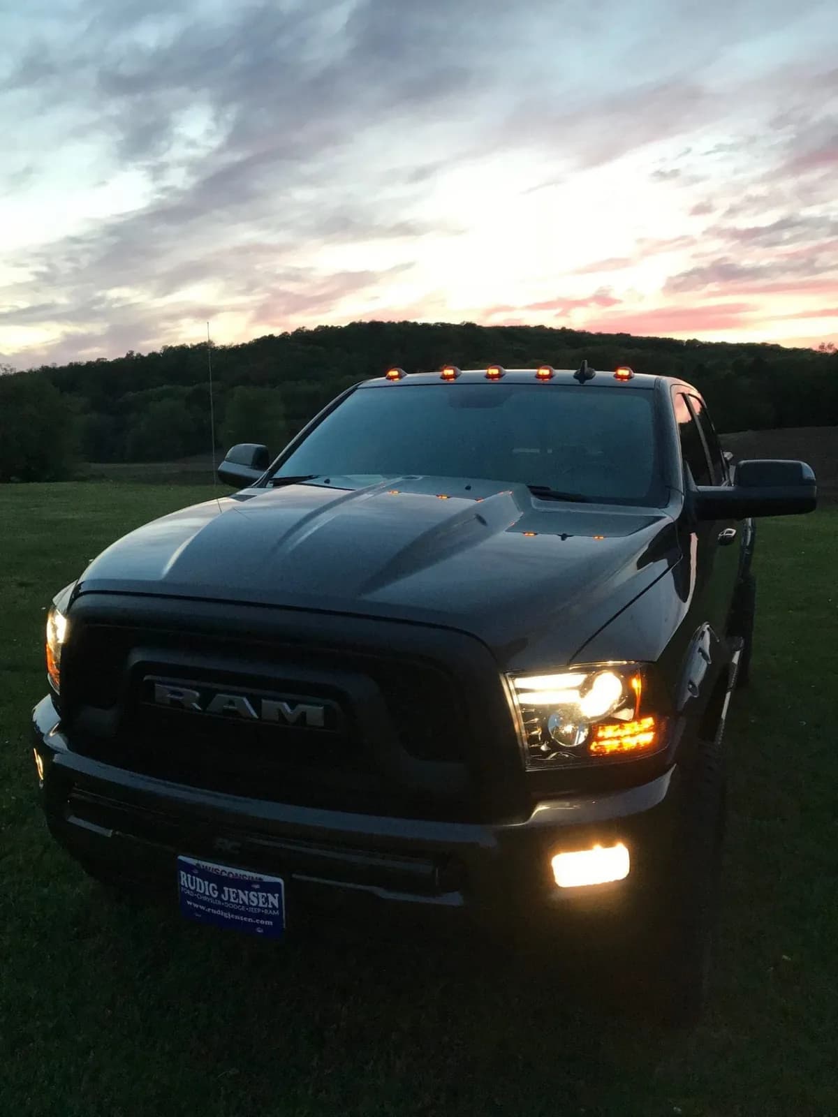 Dodge RAM 14-19 1500 Classic Body Style w OEM Projectors And 15-18 25003500 w OEM Projectors - Projector Headlights w