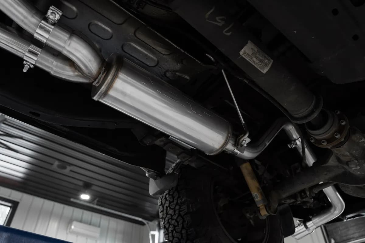 Armor Lite Cat Back Performance Exhaust System; 2.5 in. Diameter; 3 in. Single Side Exit; 4 in. Tip; Aluminized Steel;