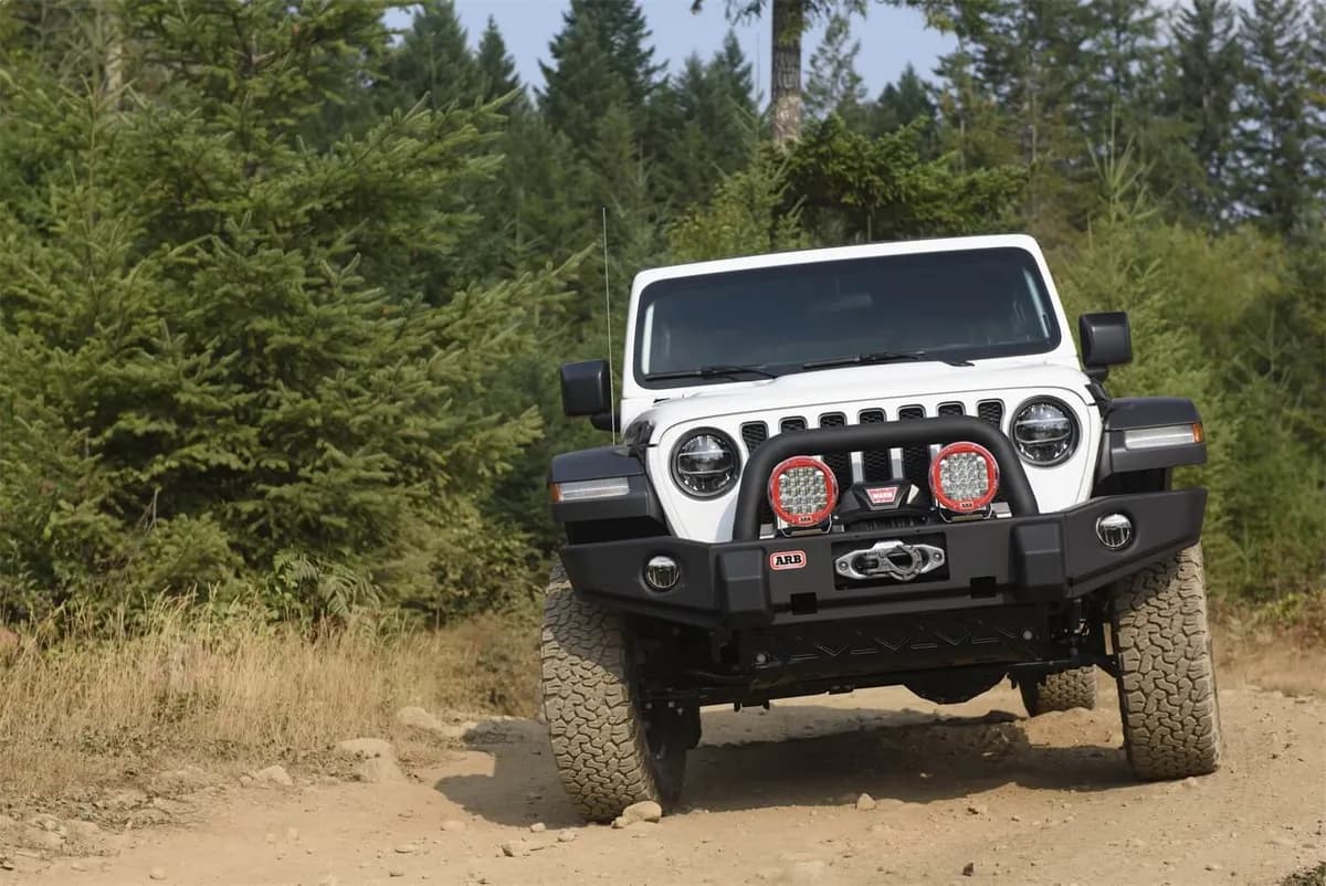 18c Wrangler/20c Gladiator Deluxe Classic Front Bumper