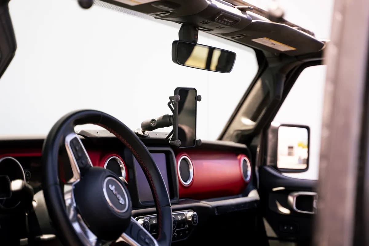 DV8 Offroad Jeep Wrangler JL & Gladiator JT | Digital Device Dash Mount