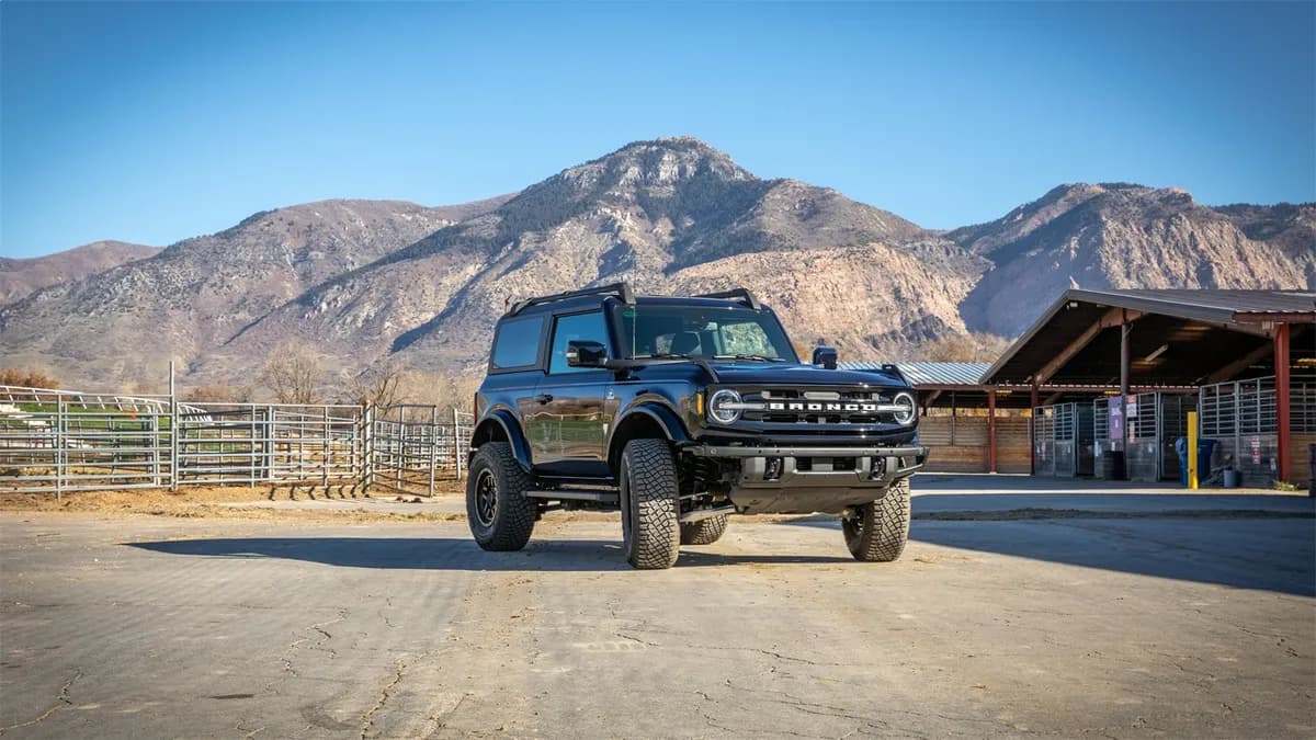 4'' SST Lift w/ Upper Control Arms and High-Angle Ball Joints (Does NOT fit Sasquatch Package equipped vehicles, Badlands, Wildtraks, First Edition or Bronco Sport)