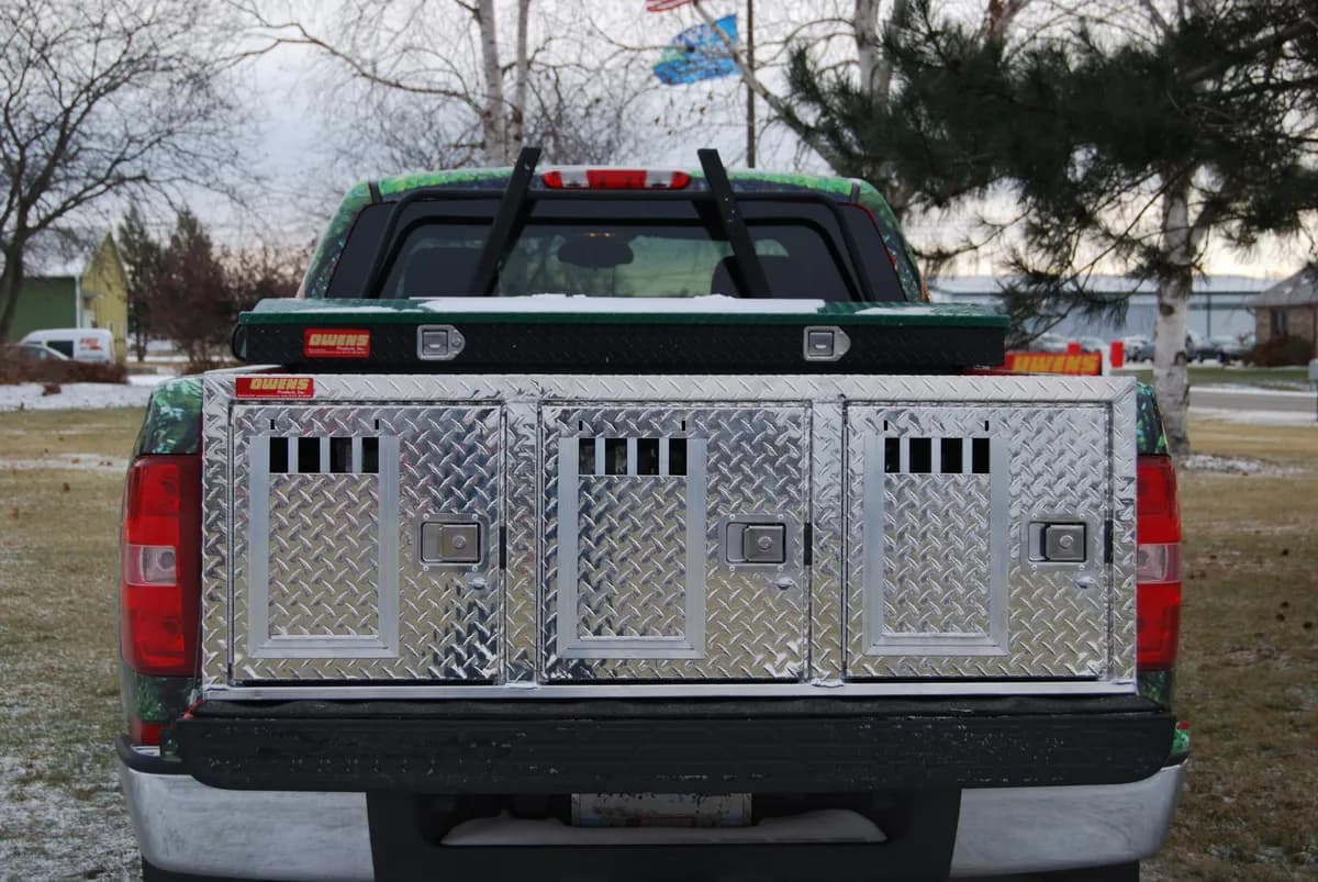 Dog Box Hunter Series Triple Compartment / 58.5 W x 22.25 D x 20 H / All Seasons Rear Vents / Diamond Tread Aluminum / Owens Products