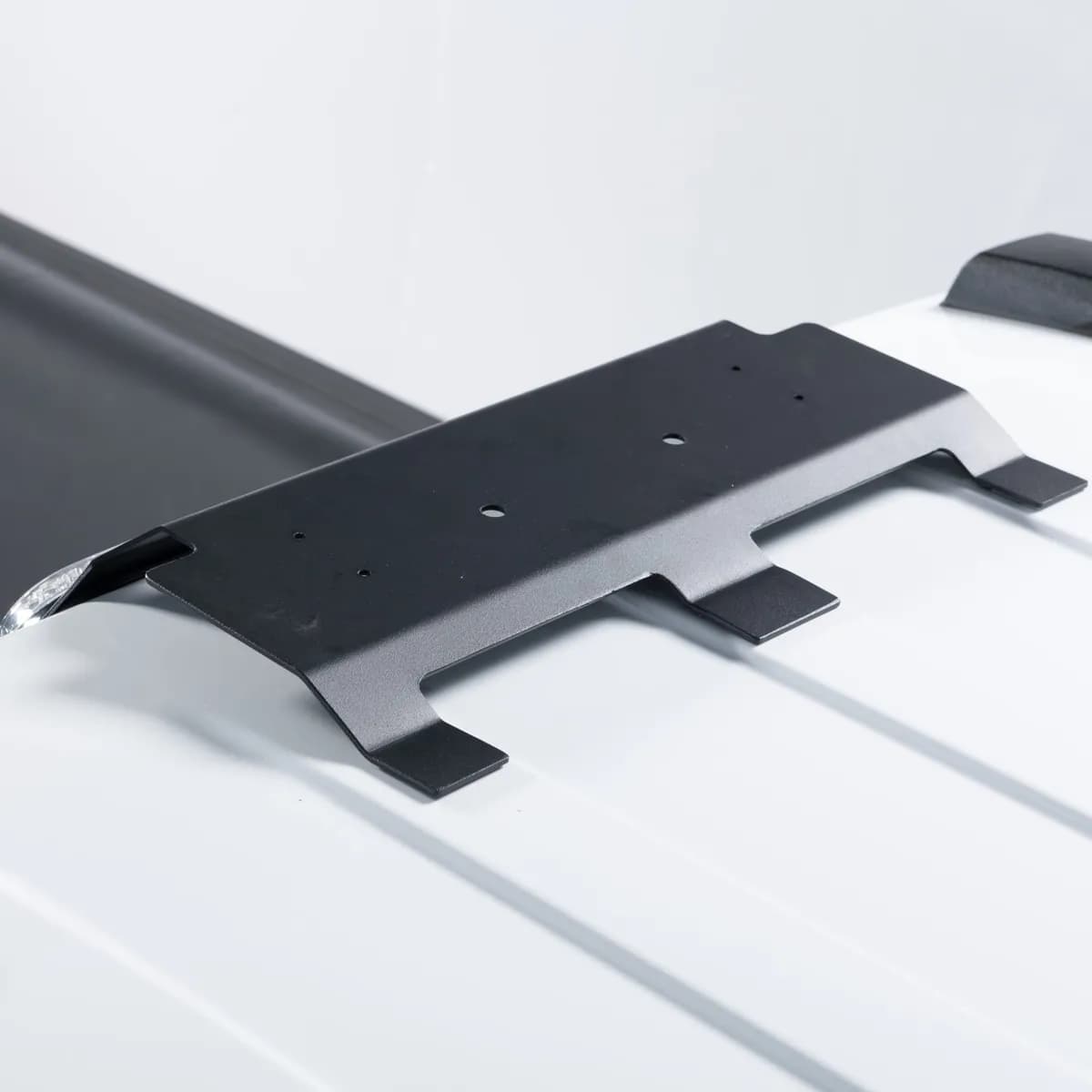 09c RAM 1500/2500/3500 (19 Classic 1500) 16in Hornet Roof Bracket