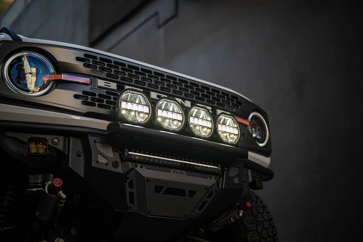 DV8 Offroad 7-Inch Halo Elite Round Light w/ Accent Halo