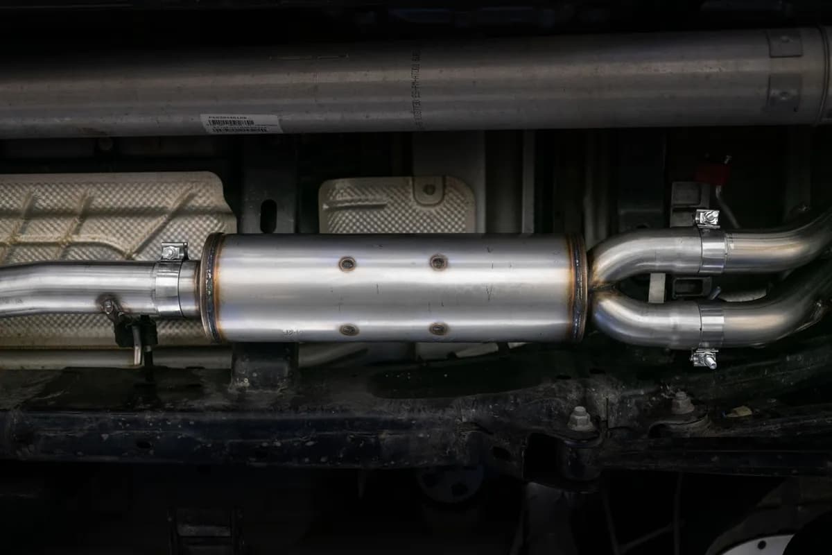 Armor Plus Cat Back Exhaust System; 2.5 in.; Incl. Front Pipe/Extension Pipe/Muffler/Over Axle Pipes/Tailpipes/Hardware/4.5 in. OD Tips; Dual Split Rear Exit; T409 Stainless Steel;