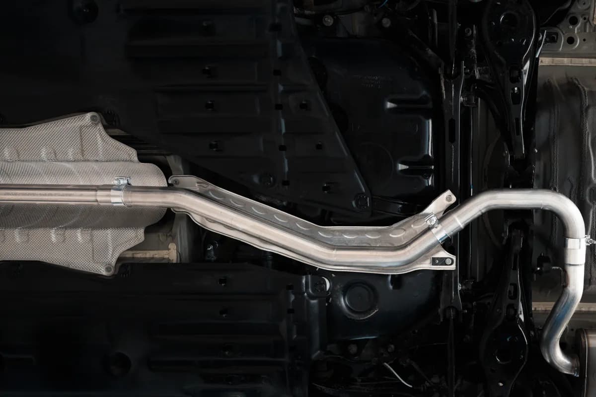 Armor Lite Cat Back Exhaust System; 2.5 in. Tubing; Single Rear Exit; Aluminized Steel; 4.5 in. OD Polished Tip;