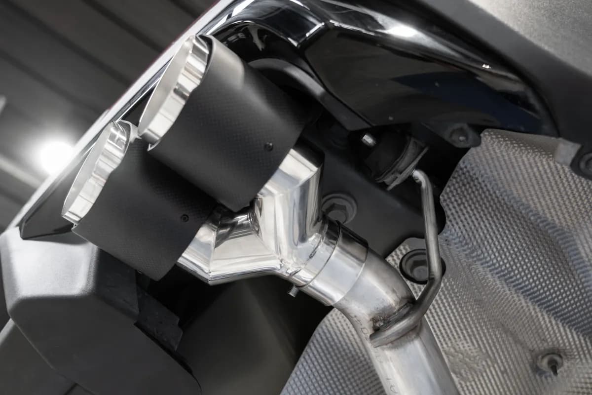 Axle-Back 2.5 inch Dual Rear Quad Carbon Fiber Tips (4) 4.0 inch OD Dual Out Explorer 20-Up Lincoln Aviator MBRP