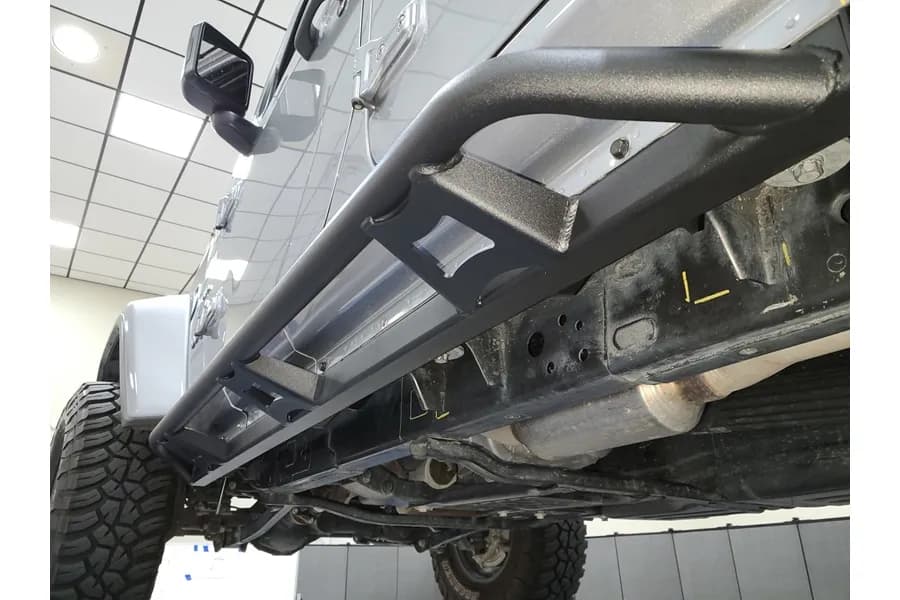 18c Wrangler 4dr Textured Black Trail Sliders Step System