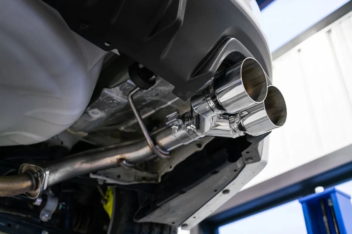 Armor Pro Axle Back Exhaust System; 2.5 in.; Dual Split Rear Exit; T304 Stainless Steel; Incl. 3.5 in. OD Dual Out Carbon Fiber Tips;