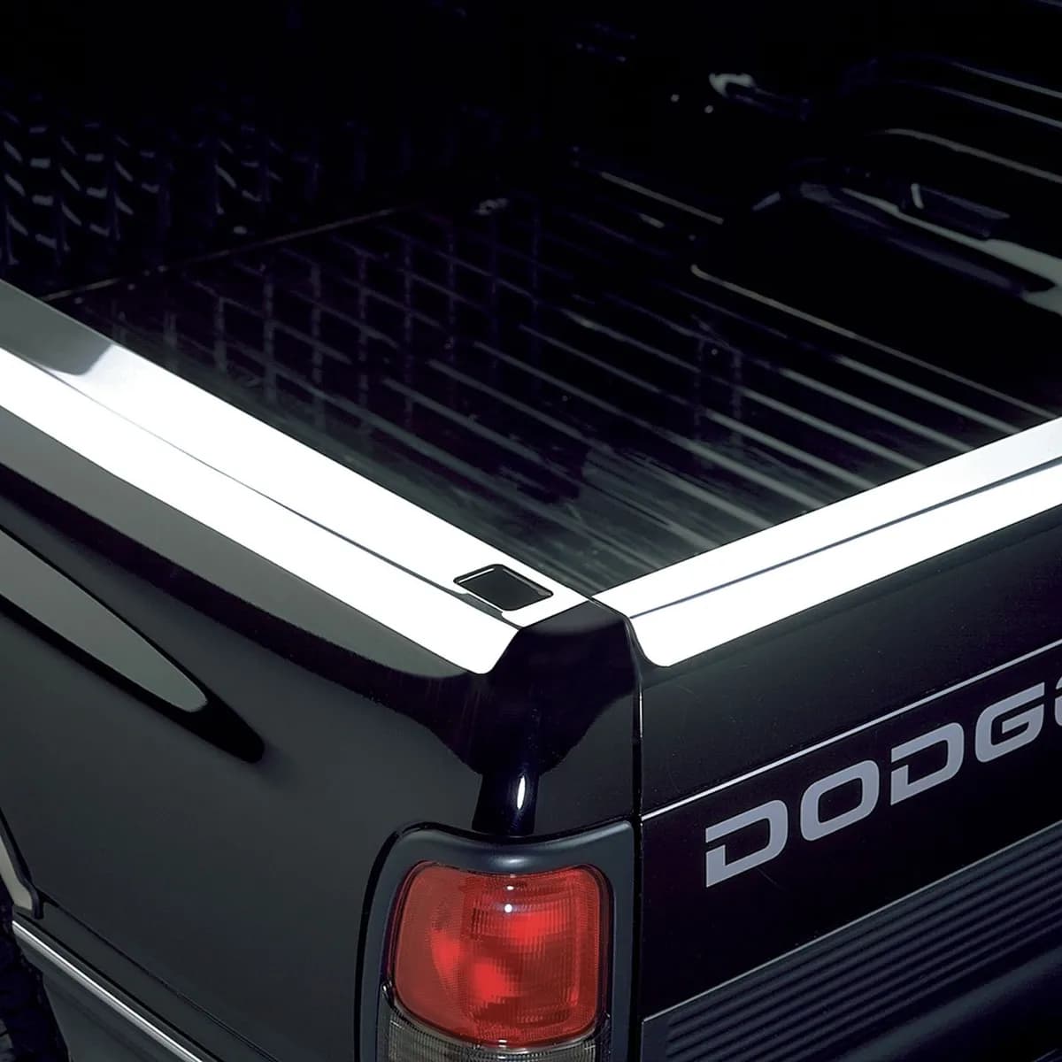 1997-2004 Dodge Dakota / 2000-2003 Dodge Dakota Crew Cab Tailgate Guard