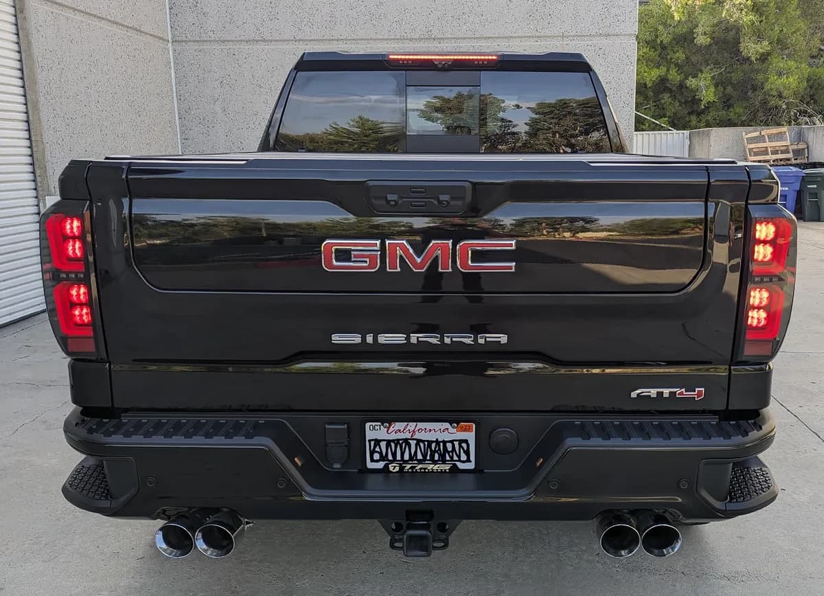 Gmc Sierra 19-20 1500 And 20-21 25003500 Only Fits Single Wheel Body Style Trucks With Factory OEM LED Tail Lights Oled Tail Lights - Smoked Lens