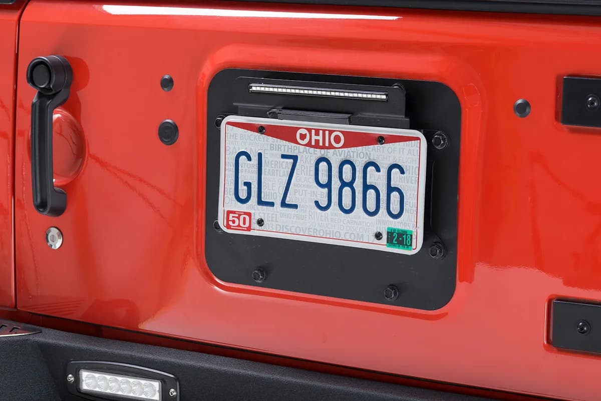 Vented Recovery Tank 2 1/4 x 10 Inch w/Inlet Fitting & Mounting Bracket Diamond-Cut Aluminum Natural Be Cool Radiator