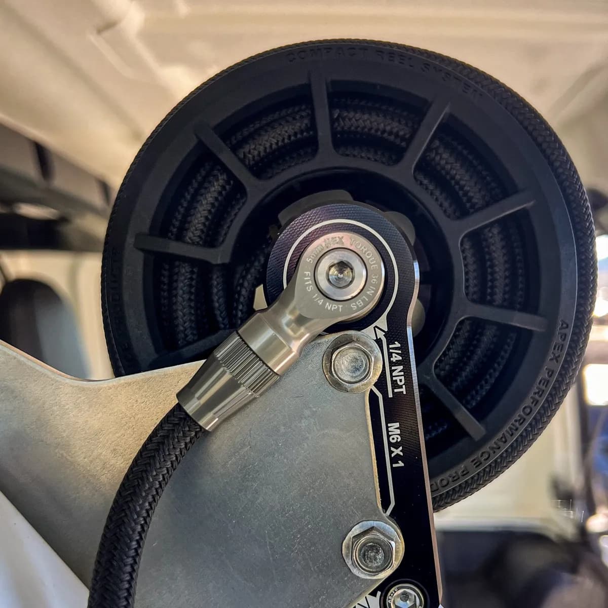 Apex Performance Banjo Fitting for CRS - 1/4 NPT to Apex 3/8 Braided Air Hose